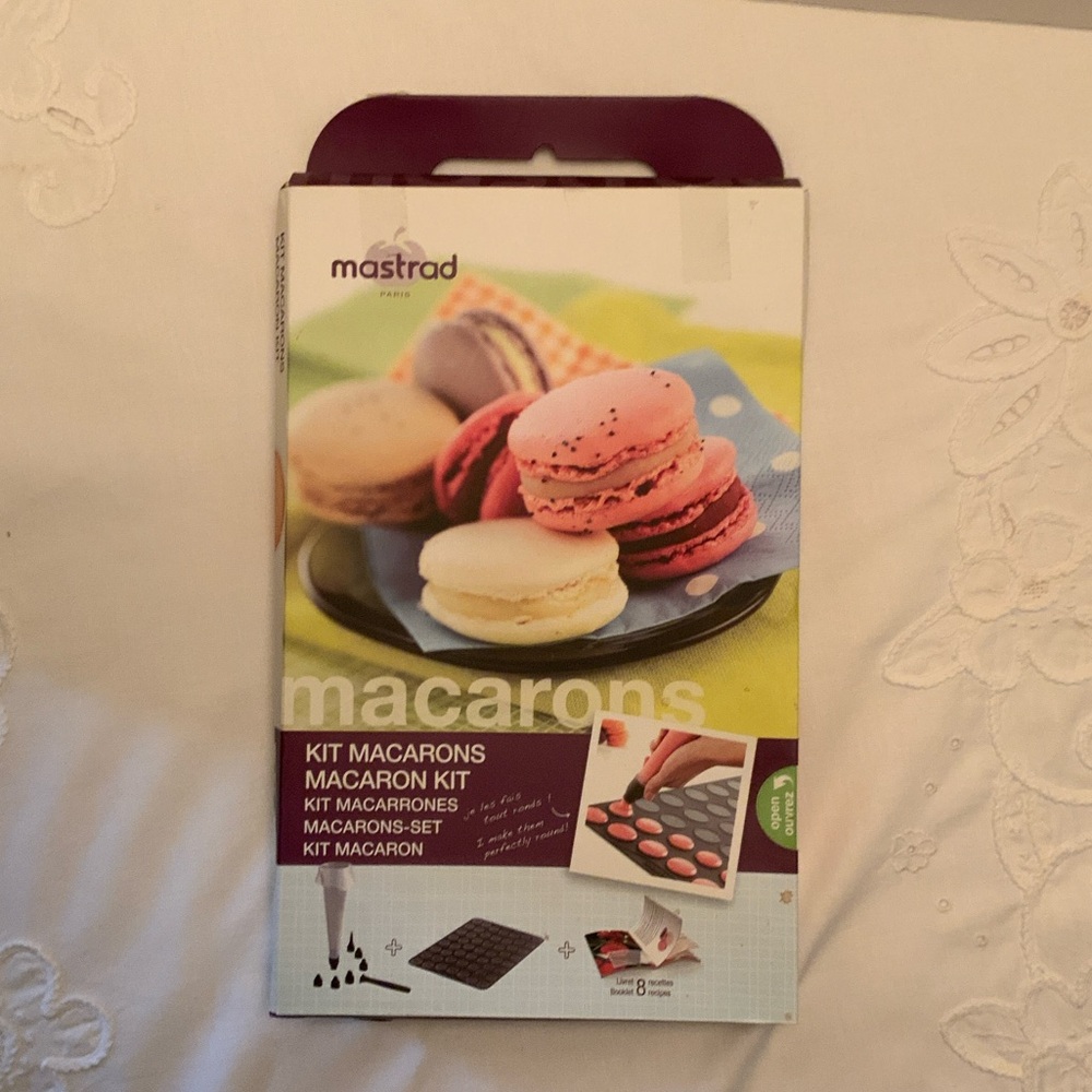 MACARON Baking Kit with Purple Accents